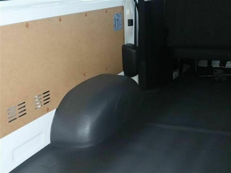 BONGO BRAWNY VAN