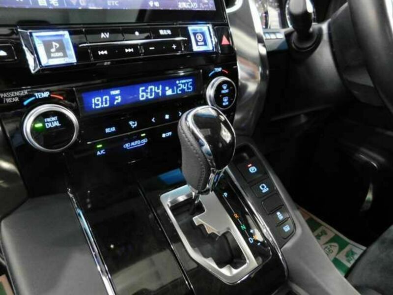 VELLFIRE-12