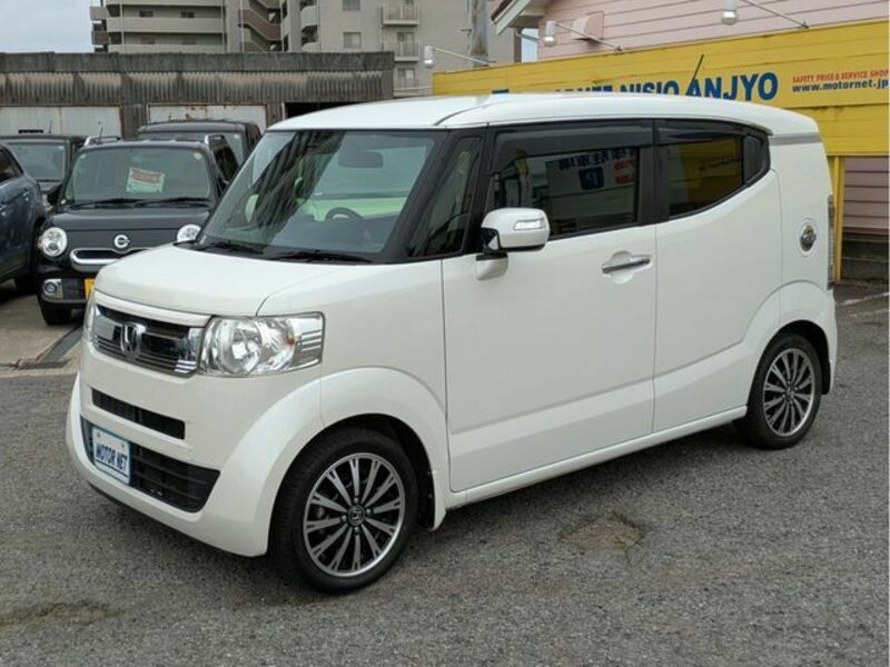 HONDA N BOX SLASH