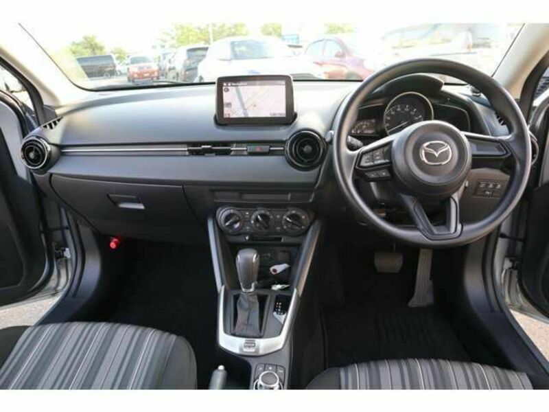 MAZDA2-1