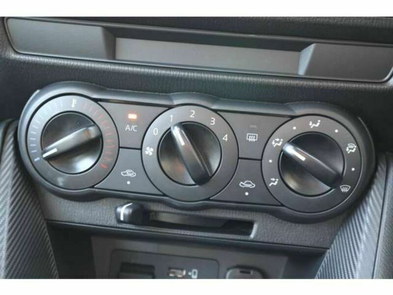 MAZDA2-14