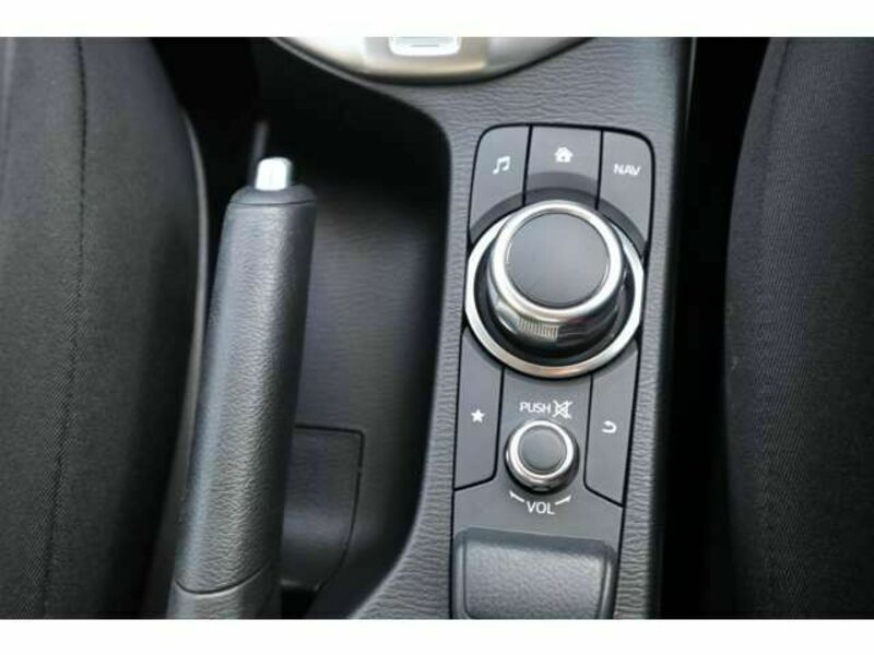 MAZDA2-19