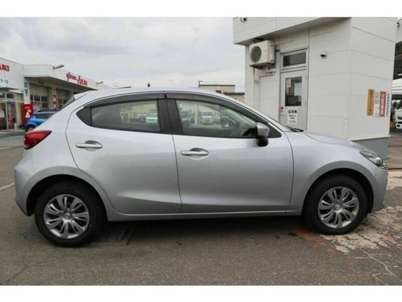 MAZDA2-1