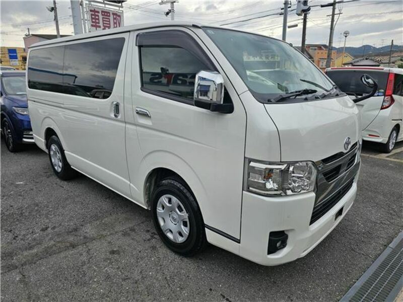 TOYOTA HIACE VAN