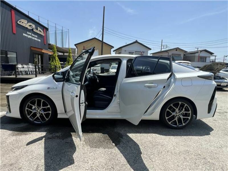 PRIUS PHV