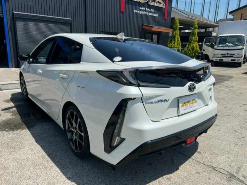PRIUS PHV