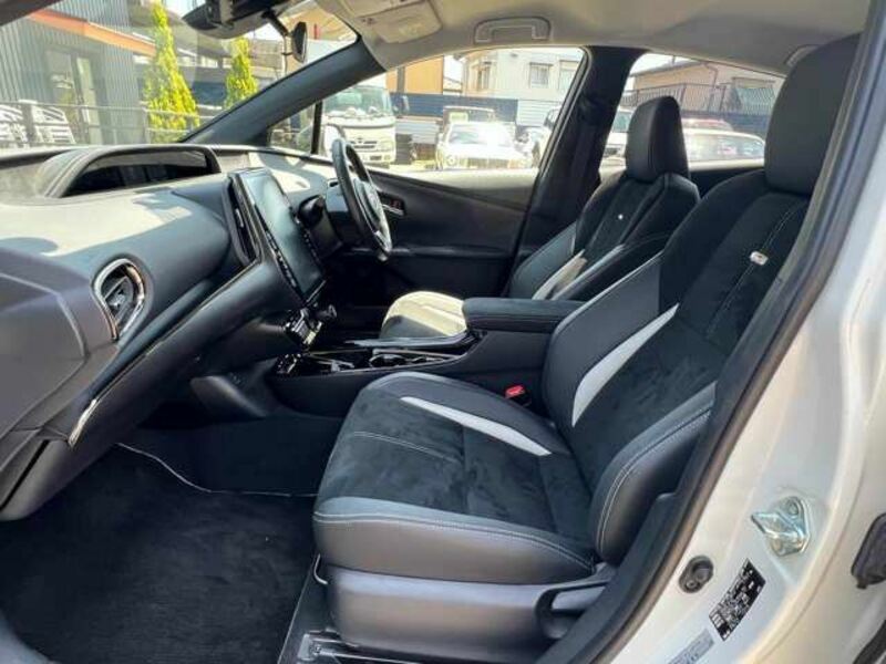 PRIUS PHV