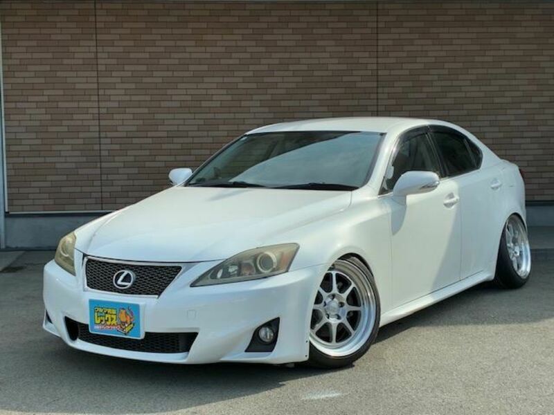 LEXUS IS