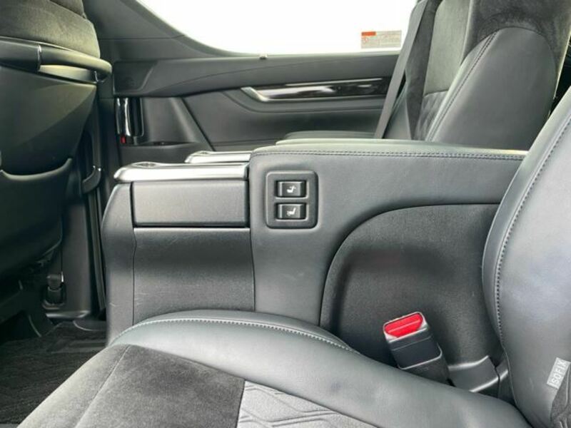 VELLFIRE-36