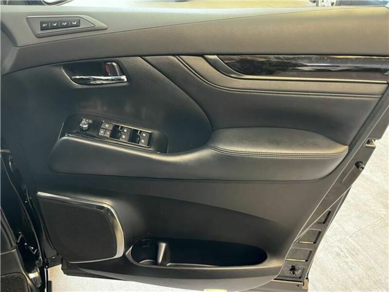 VELLFIRE-8