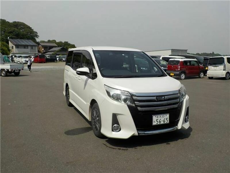 TOYOTA NOAH