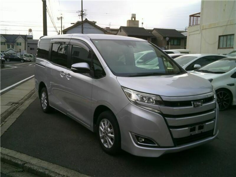 TOYOTA NOAH