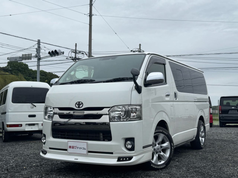 TOYOTA HIACE VAN