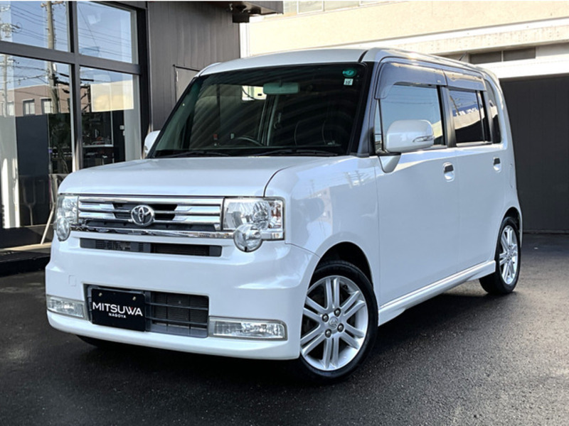 TOYOTA PIXIS SPACE