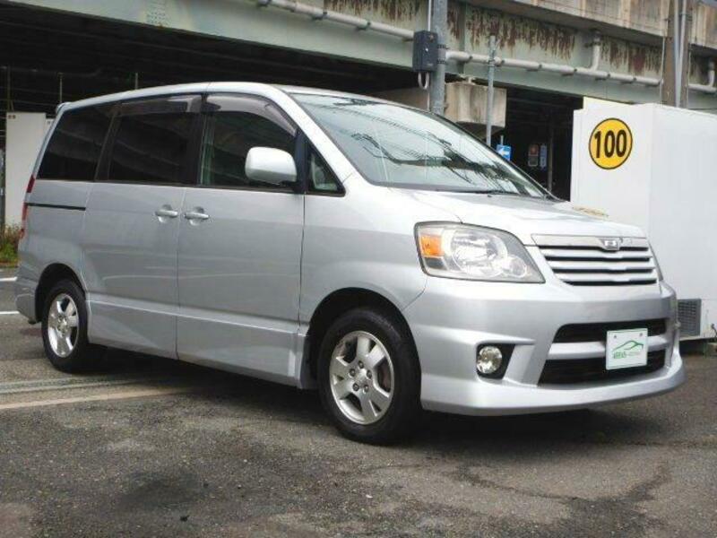 TOYOTA NOAH