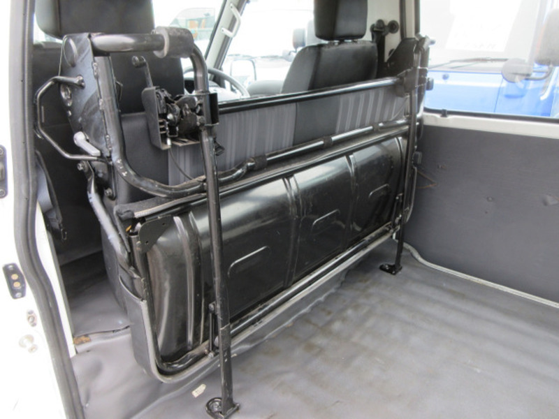 BONGO VAN-15