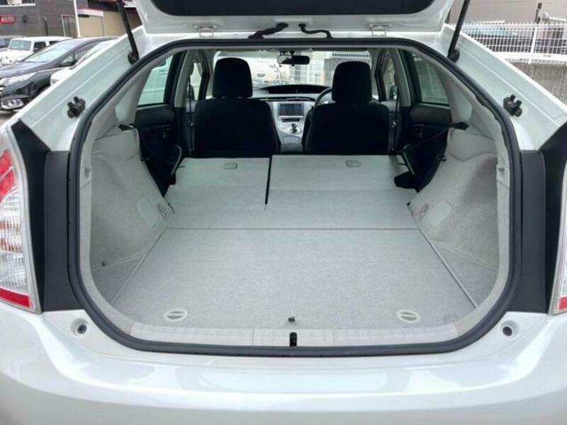 PRIUS-12