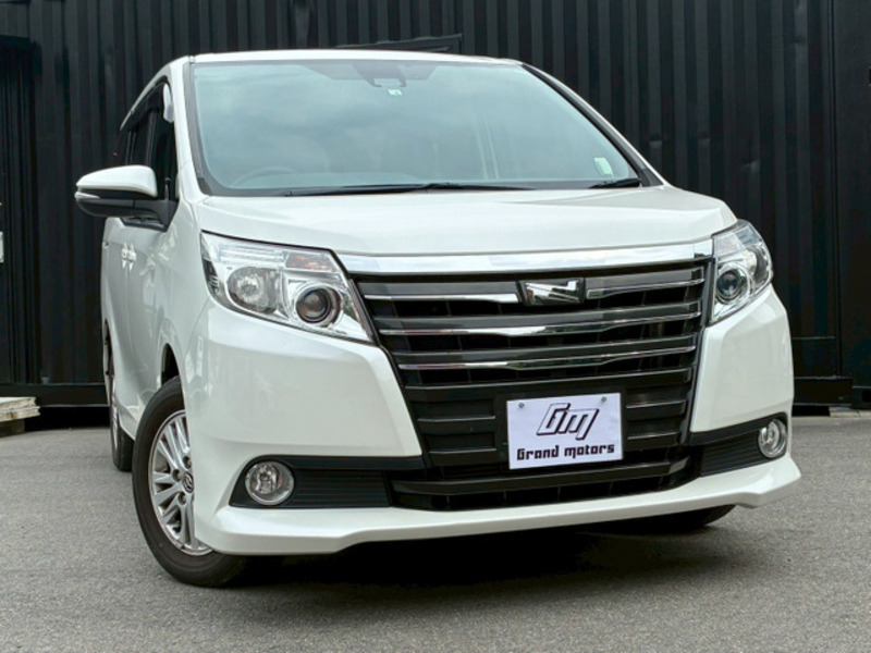 TOYOTA NOAH