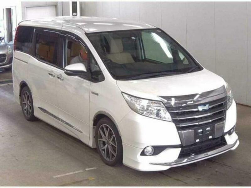 TOYOTA NOAH