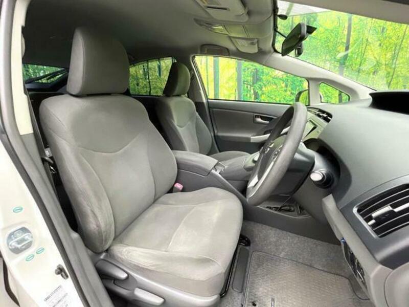 PRIUS-8
