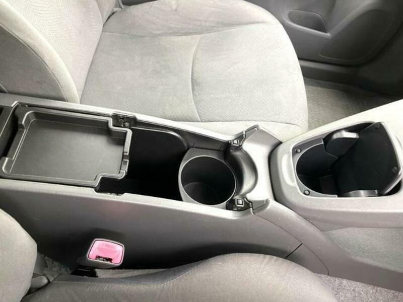 PRIUS-17