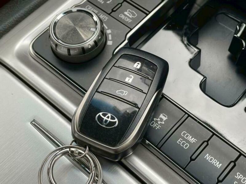 LAND CRUISER