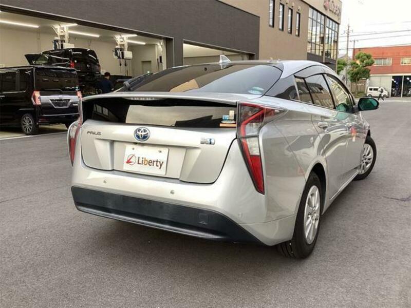PRIUS-4