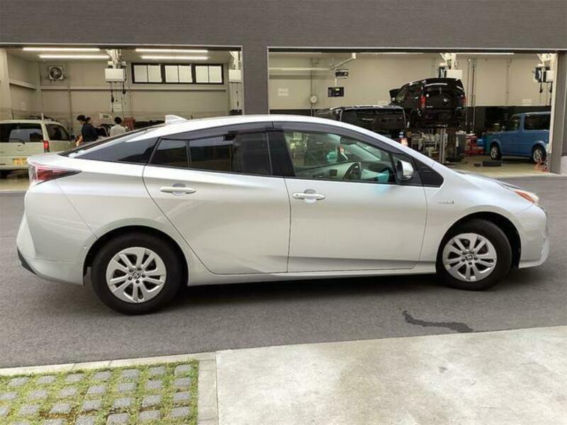 PRIUS-3