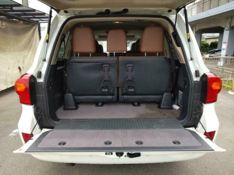 LAND CRUISER