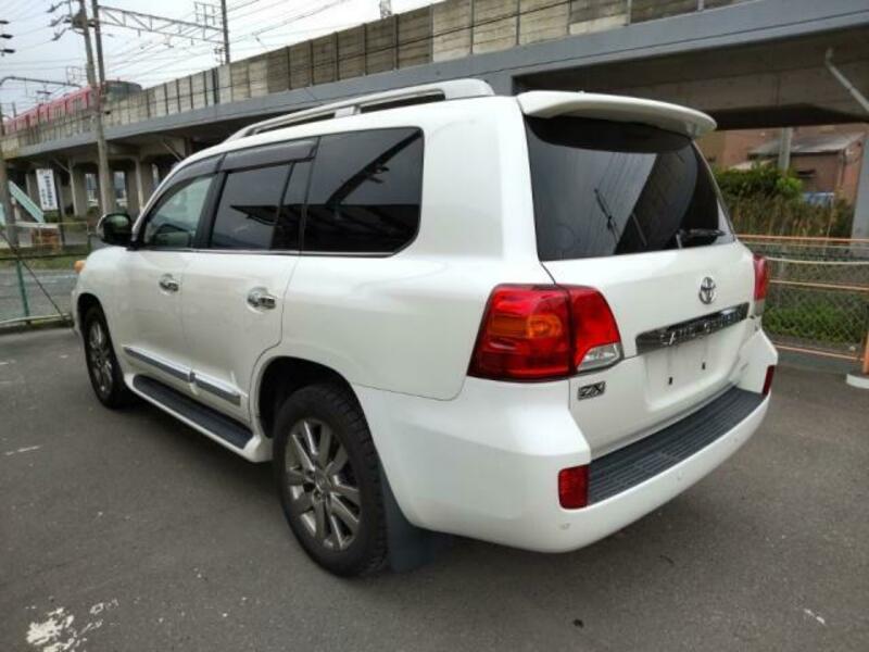 LAND CRUISER