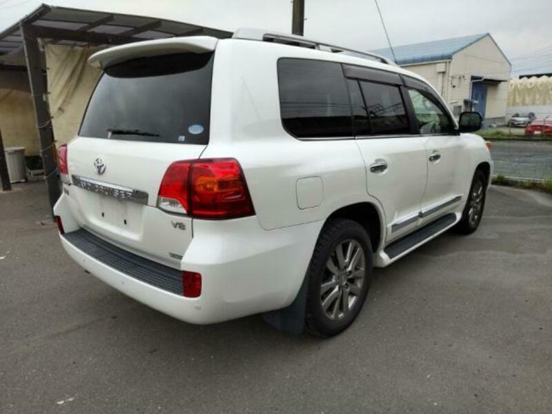 LAND CRUISER