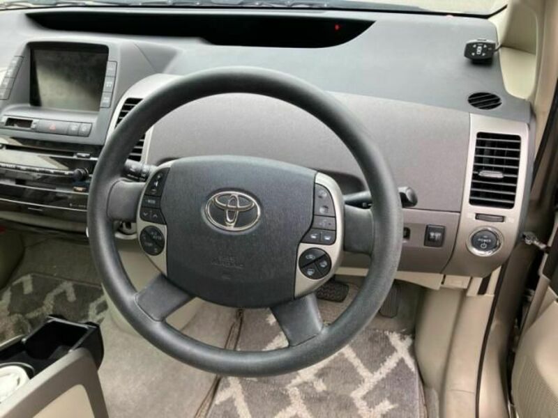 PRIUS-16