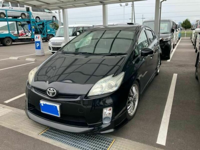 TOYOTA PRIUS