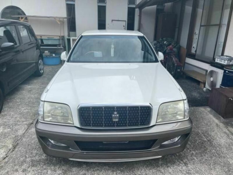 TOYOTA CROWN MAJESTA