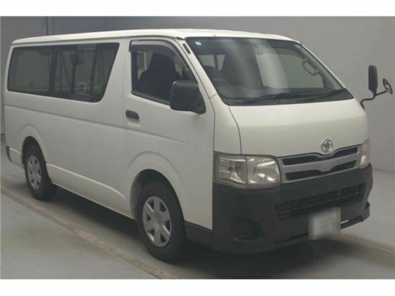 TOYOTA HIACE VAN