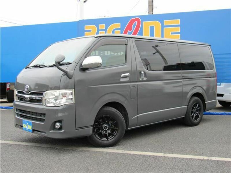 TOYOTA HIACE VAN