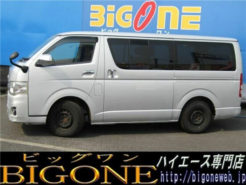 TOYOTA HIACE VAN