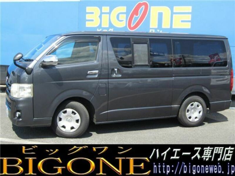 TOYOTA HIACE VAN