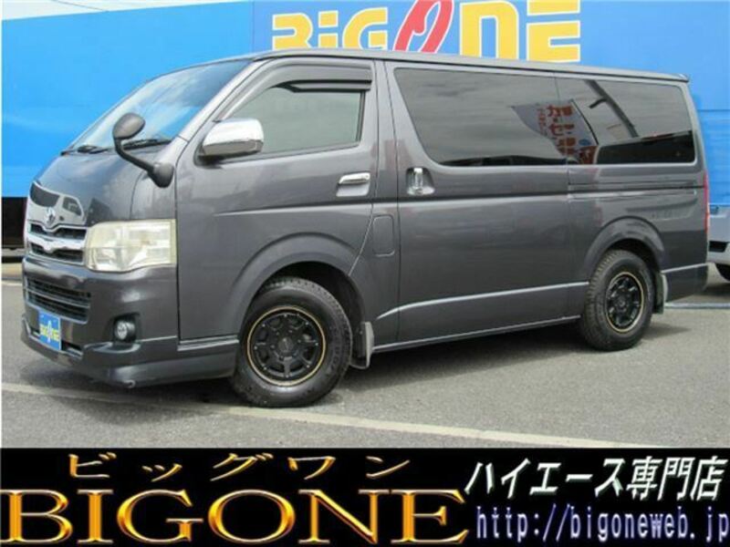 TOYOTA HIACE VAN