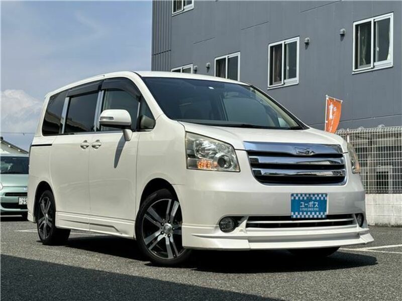 TOYOTA NOAH