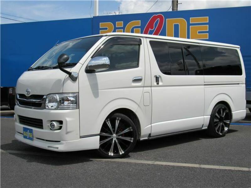 TOYOTA HIACE VAN