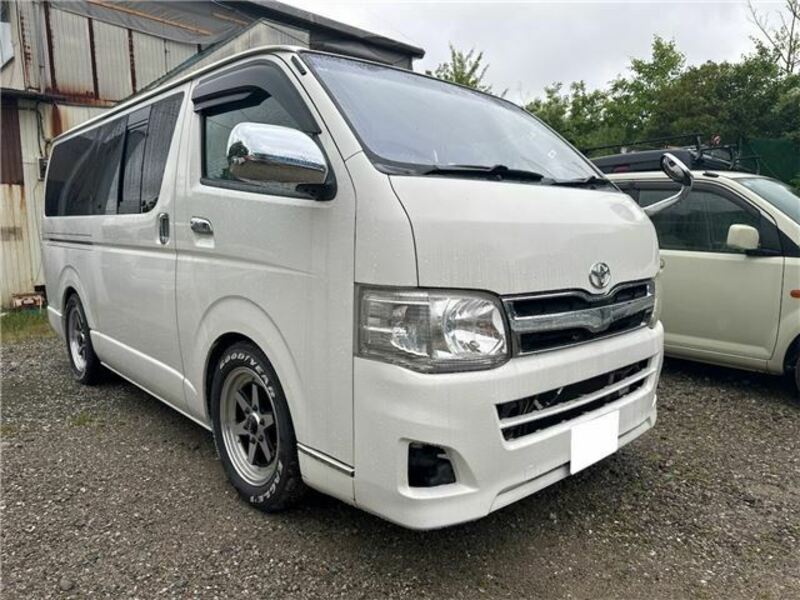 TOYOTA HIACE