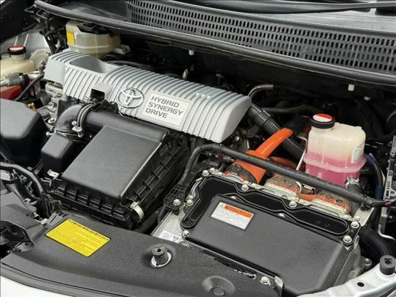 PRIUS ALPHA