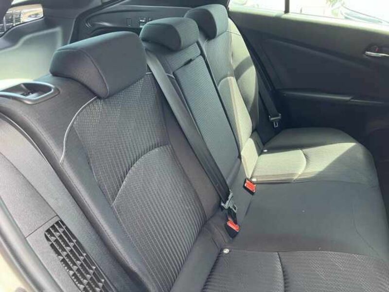 PRIUS PHV-13