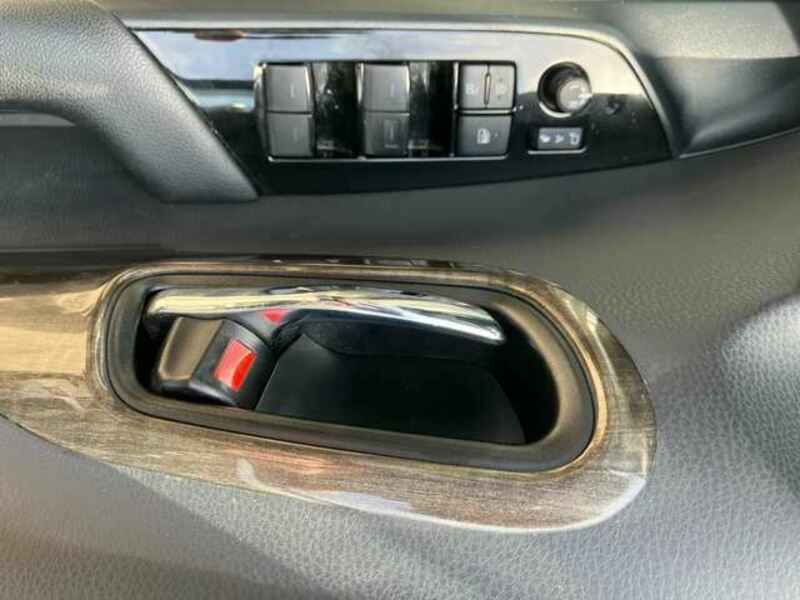 PRIUS PHV-19