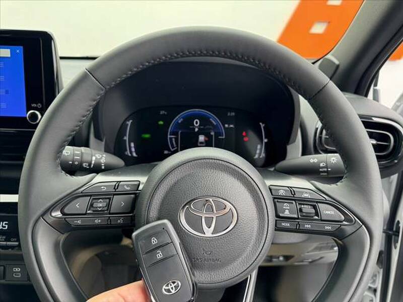 YARIS CROSS