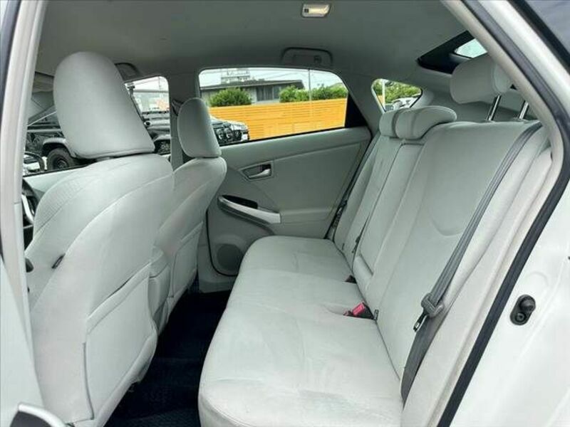 PRIUS-17