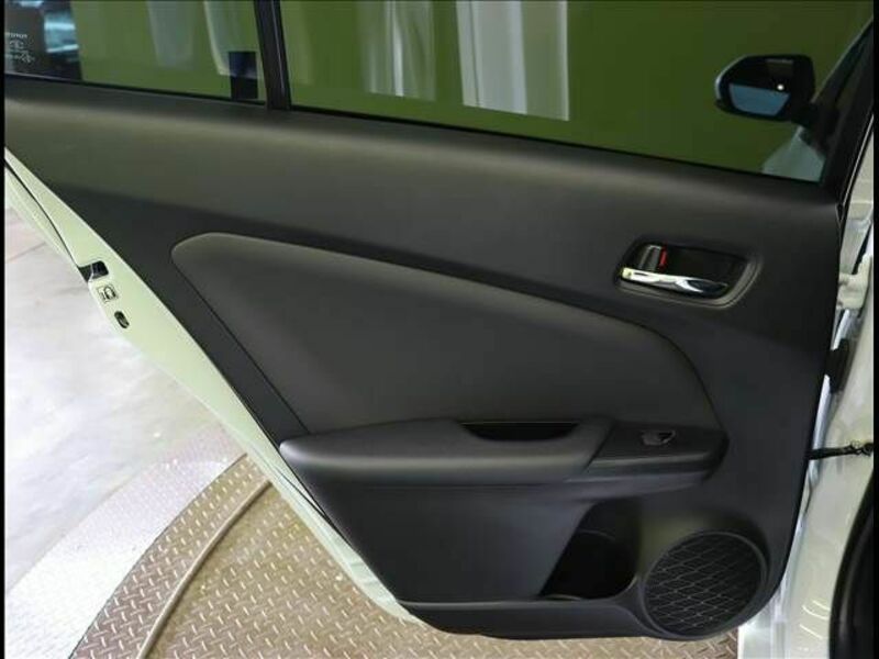 PRIUS-28