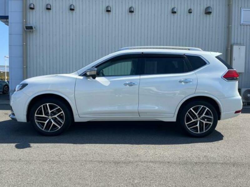 X-TRAIL-1