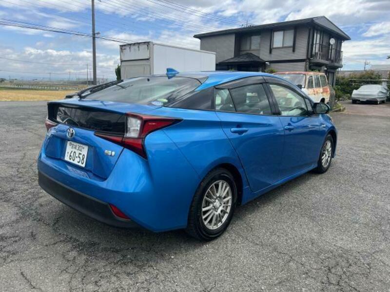 PRIUS-16